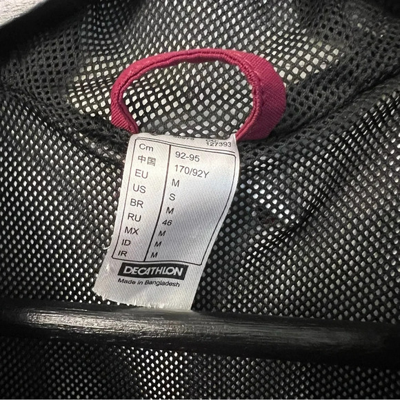 Decathlon Women’s Waterproof Forclaz Travel Rain Jacket Cranberry Red Small Fall - Picture 3 of 8